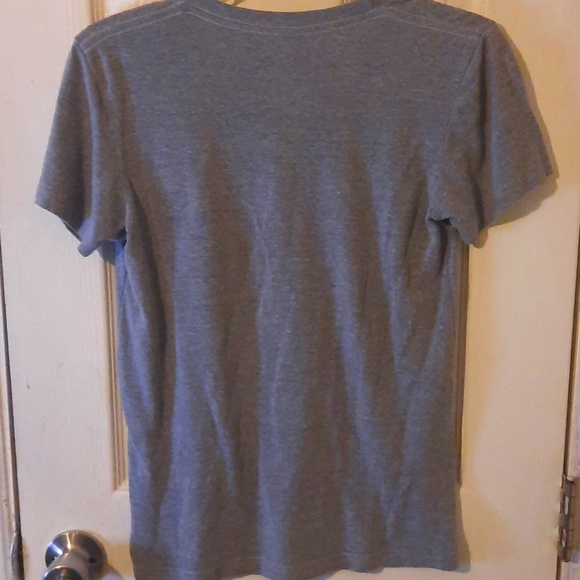 Super soft cotton/polyester blend gray short sleeve tee, size medium. - Picture 4 of 4
